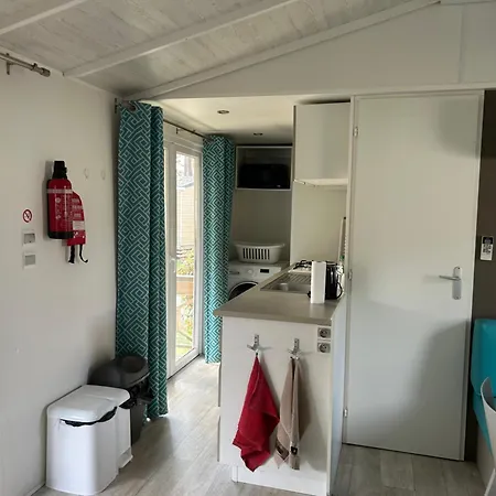 Mobilhome 6 Pers, 3 Ch, équipé, Acm, 5 étoiles, Accès Direct à La Montalivet les Bains